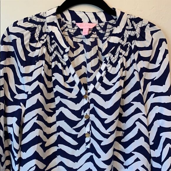 Lilly Pulitzer Elsa Silk Top in Navy & White
Seagull Print - Picture 16 of 16